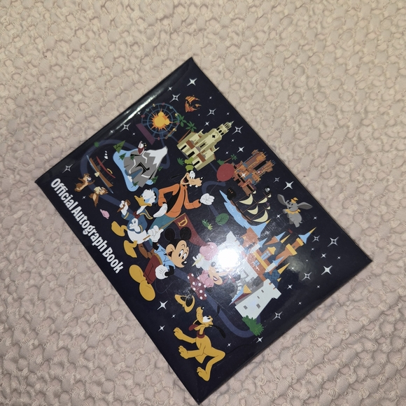 Disney Autograph Book - Picture 4 of 4